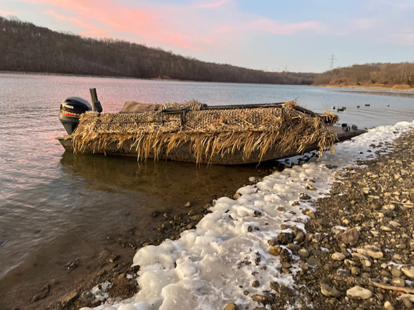 Yamaha-Boaters-LogVol13No34LowenDuckHuntingimage3.jpg Lowen’s two primary pursuits are further connected through some of his professional relationships. Several of Lowen’s sponsors span both fishing and the waterfowl world including Xpress Boats®, Drake Waterfowl® Systems, Boss Shotshells®, and Mossy Oak® to name a few.