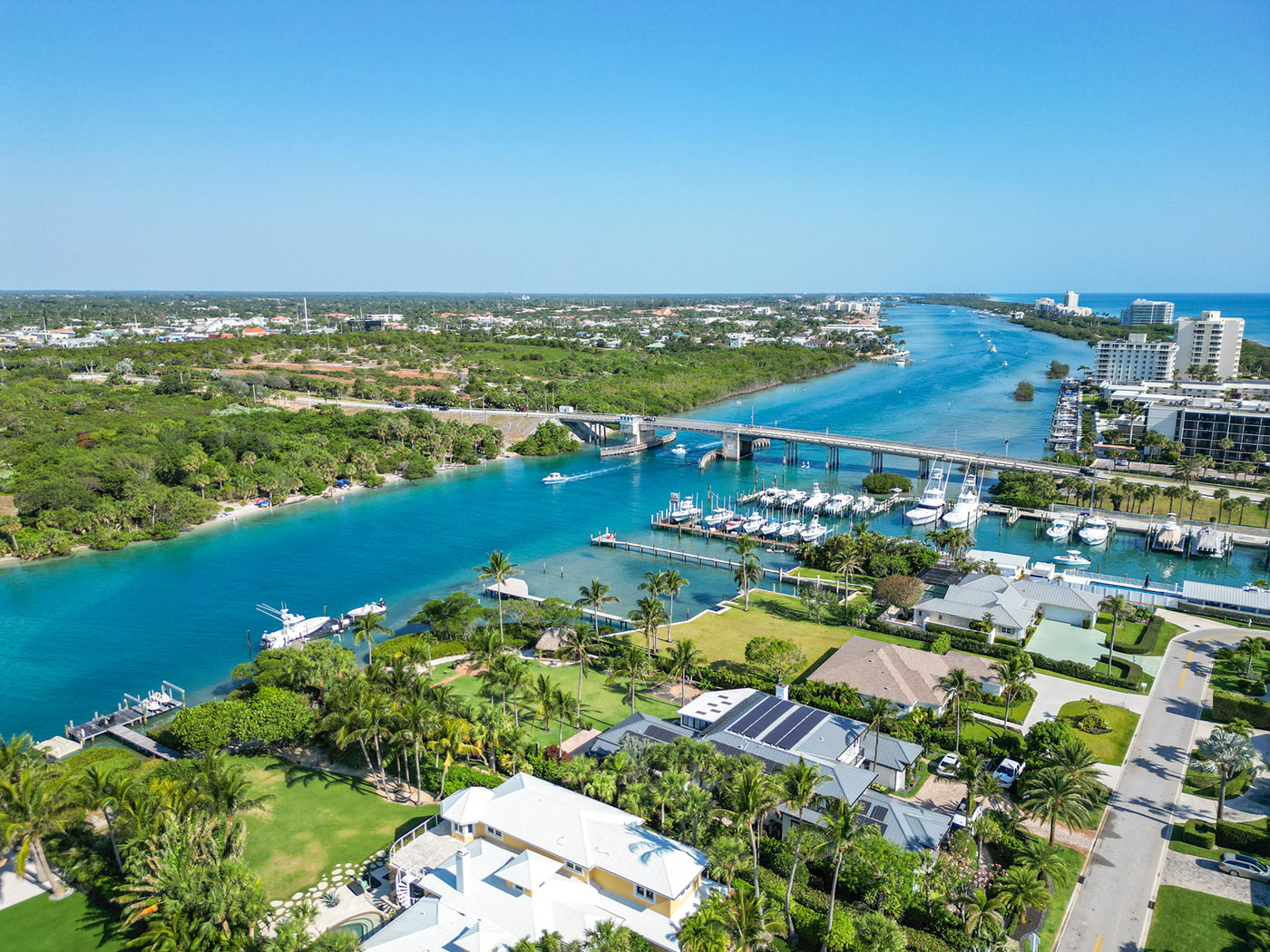 Florida has many great restaurants you can access by boat including Square Grouper in Jupiter, Fla.