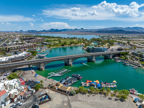 Yamaha-Boaters-LogVol14No1BoatAwayWinterBluesimage2.jpg Arizona’s Lake Havasu is an incredible wintertime boating destination.