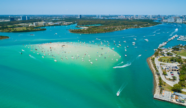 Many of the best sand bars are exposed only at low tide. If this is the case, show up as the tide is going out—giving yourself enough time to enjoy the day before the water rises enough to submerge the bank.