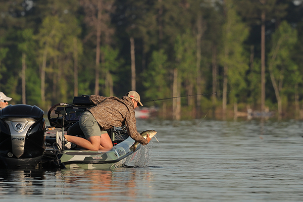 How to Fish a Spinnerbait Around Heavy Cover/Trees with Patrick Walters