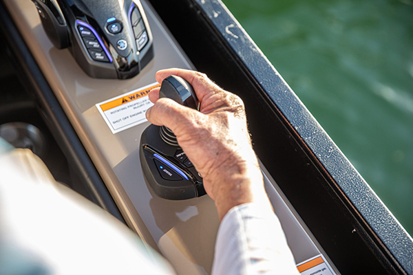 Yamaha-Boaters-LogVol13No17FourLevelsHMEXimage2.jpg Helm Master EX's Electronic Throttle gives the driver the ability to provide the person in tow with seamless, smooth, and precise acceleration during the start—rather than a jerky one.