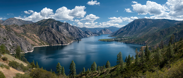 Yamaha-Boaters-LogVol14No20WashingtonStateimage3.jpg Lake Chelan stretches some 50.5 miles. Glacial in origin, the lake’s clear waters are stunning.